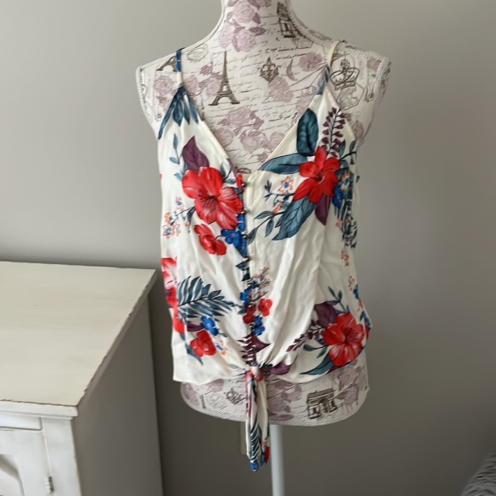 Cute tanks - Picture 2 of 3